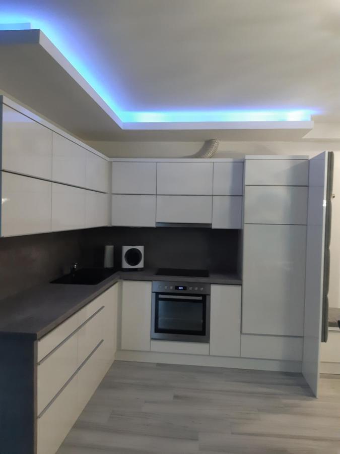 Dilara Apartman Sarvar Exterior photo