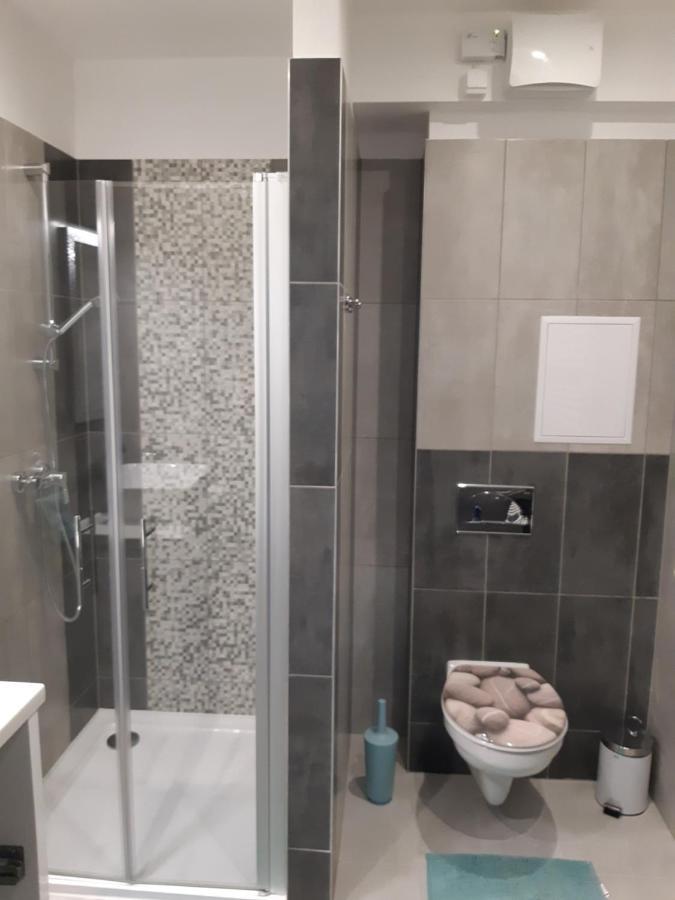 Dilara Apartman Sarvar Exterior photo